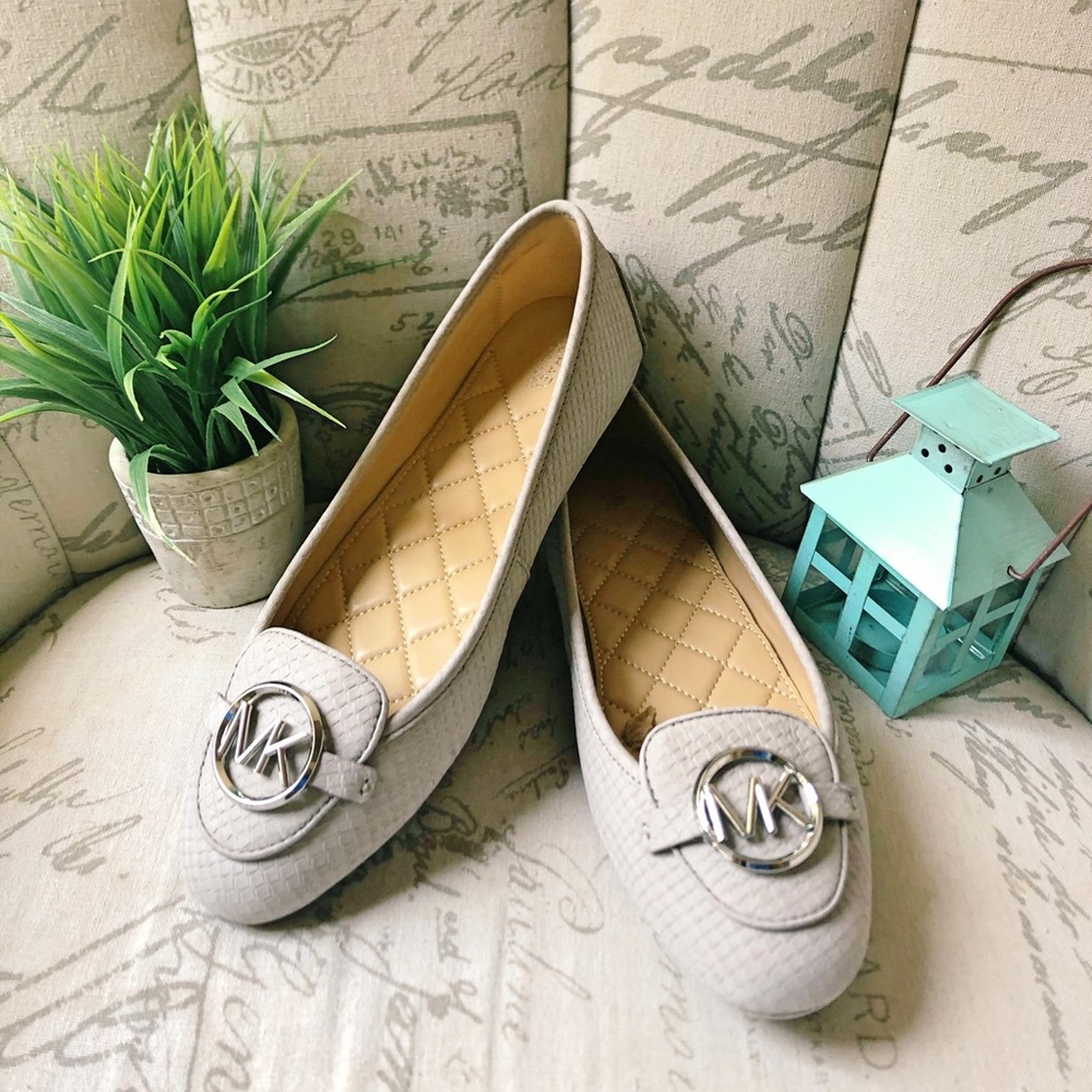 NIB Pearl Grey Michael Kors Flats Sz 10